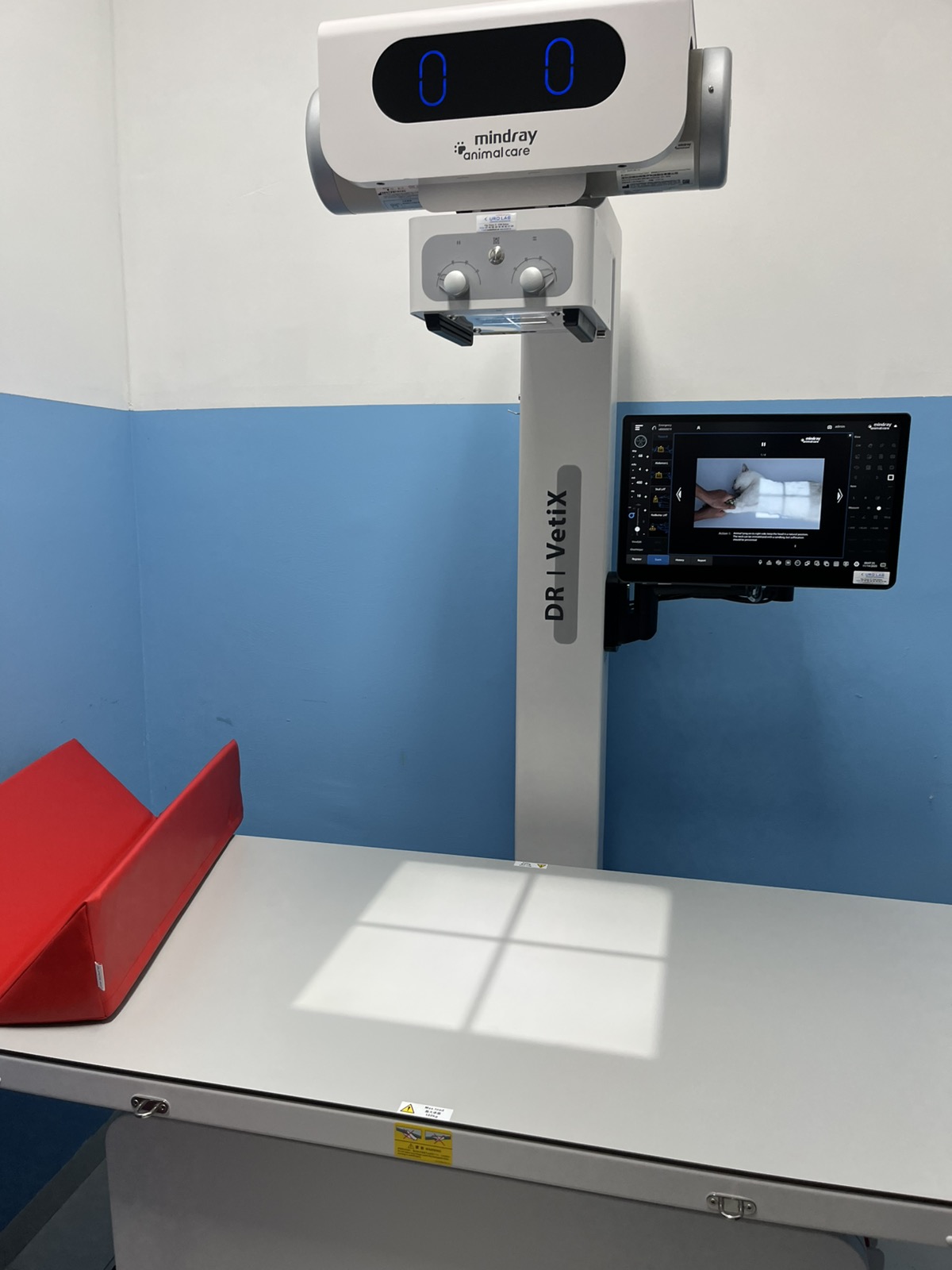 Digitalni RTG aparat sa stolom za snimanje u 4PET Veterinarskoj stanici